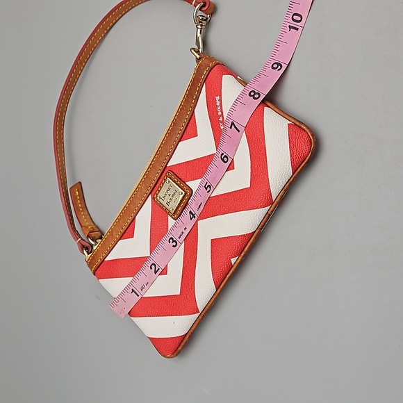 Dooney & Bourke chevron wristlet - Picture 9 of 10